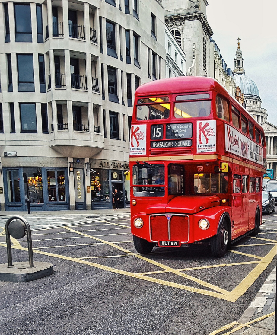 Почему в Лондоне все автобусы и телефонные будки красные?